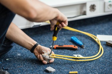 Uzman Rj45 yuva ile yerel ağ atma işlemi bir ağ kablosu bağlayın. Ayarla