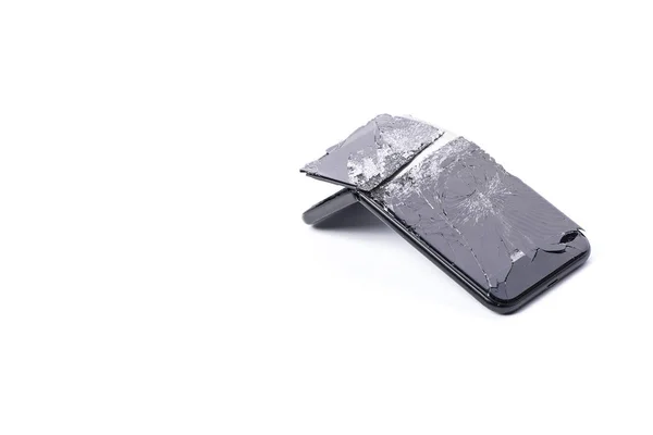 Smartphone móvel moderno com tela quebrada e tampa traseira dobrada, no fundo branco com sombra, lugar para texto — Fotografia de Stock