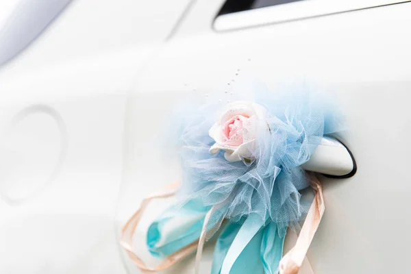 Artificial Bouquet Ribbons Attached Door White Car Decoration Car Door — Stock Photo, Image