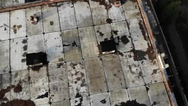 Roof Old Abandoned Industrial Building Aerial Drone View Pan — Stock Video