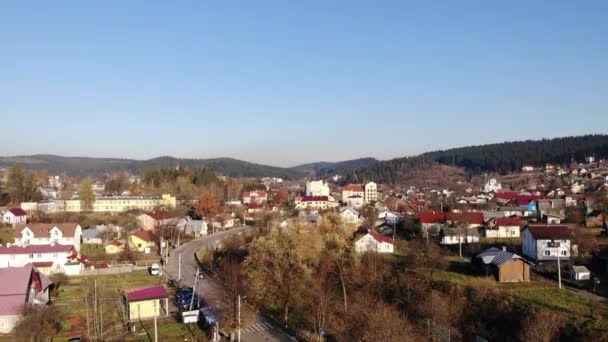 Légi Drón Kilátás Skhidnytsya Üdülőhely Város Ukrán Kárpátok Daru Lövés — Stock videók