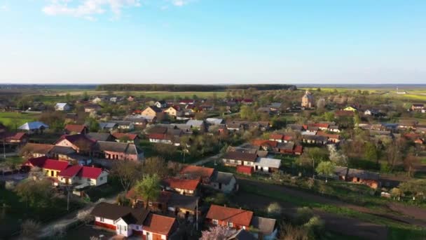 Een Drone Lucht Boven Het Traditionele Dorp Hutten Met Rode — Stockvideo