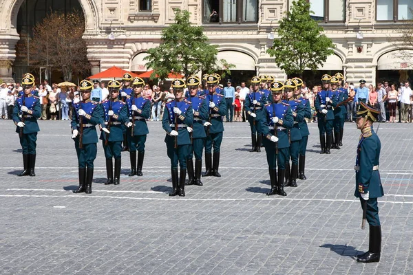 Moskva, Rusko, may 26, 2007. Ruská scéna: rozvod koně stráže v moskevského Kremlu na Rudém náměstí — Stock fotografie