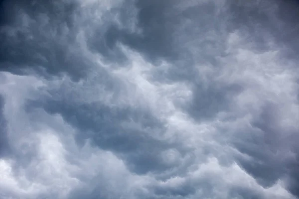 Mulen himmel innan stormen och en orkan — Stockfoto