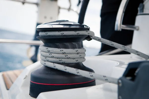 Zeilboot Lier met touw closeup — Stockfoto