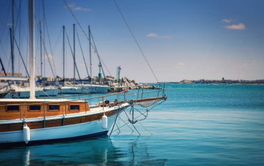 Vintage yelkenli tekne liman