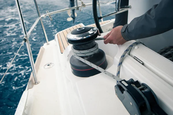 Corda da da marinaio, attività all'aperto, regata sportiva in barca a vela — Foto Stock