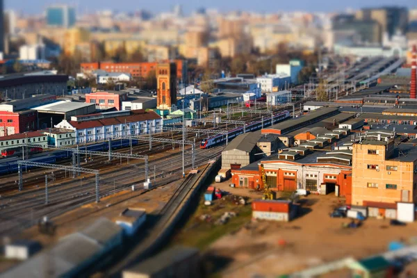 Panoramatický pohled na železniční uzel města s efektem náklonu-posun v Moskvě — Stock fotografie