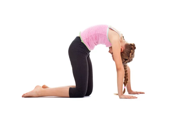 Chica joven haciendo ejercicios de flexibilidad y calentamiento —  Fotos de Stock