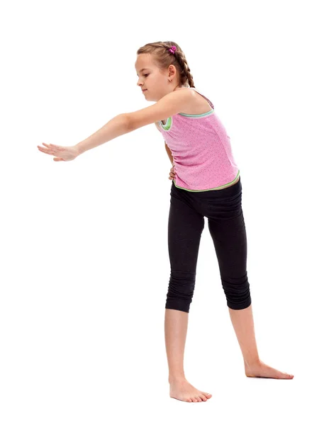 Νεαρό κορίτσι κάνει το τέντωμα και την ευελιξία γυμναστική άσκηση — Φωτογραφία Αρχείου