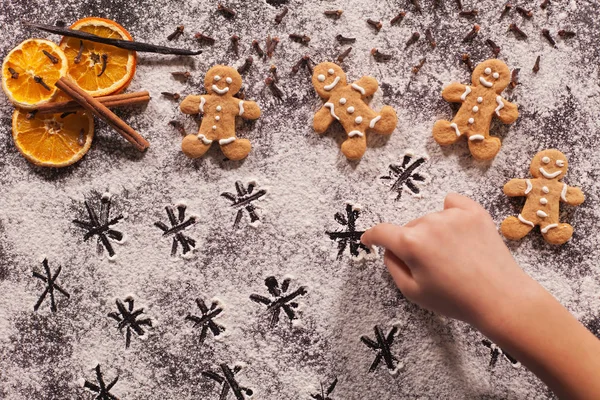 Child hand playing and drawing stars in flour — Stock Photo, Image