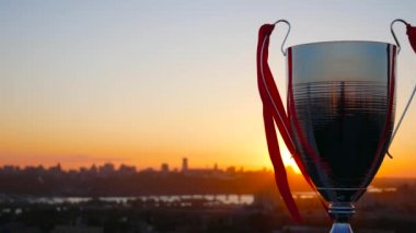 Kırmızı kurdele ile kazanan spor Kupası