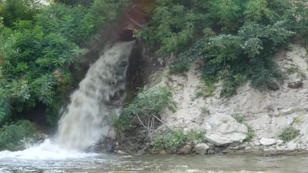 Příroda problémy - znečištění špinavá voda — Stock video