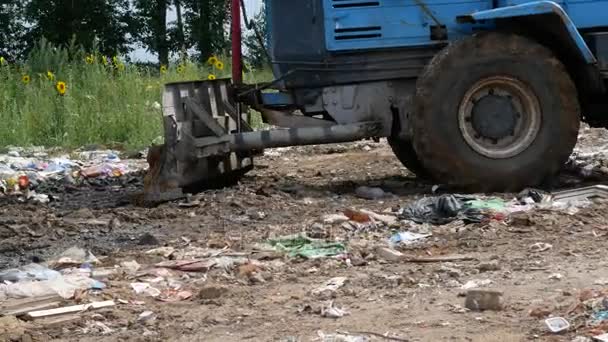 Dump truck munkájának közelről — Stock videók