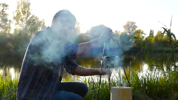 Teakettle on the fire outdoor — Stock Video