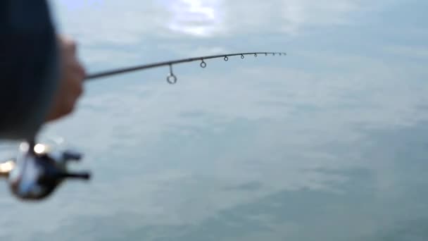 Equipamento moderno de pesca giratória — Vídeo de Stock
