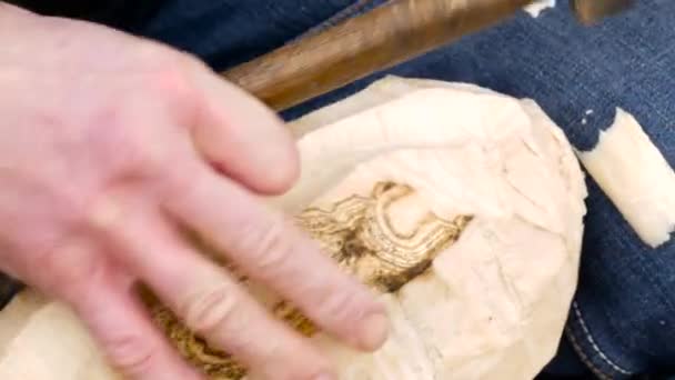 Hands of old man shaping wood with a gouge — Stock Video