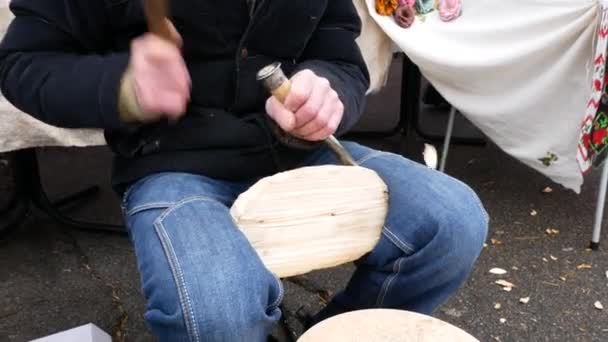 Hands of old man shaping wood with a gouge — Stock Video