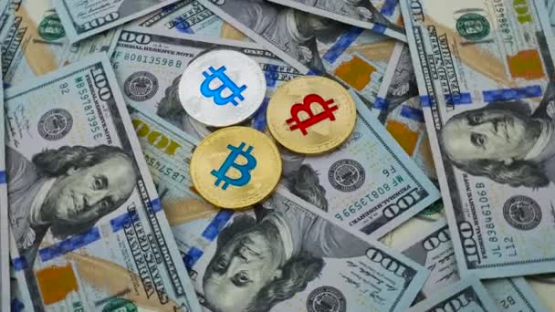 Криптовалюта биткойна вращается на фоне доллара США — стоковое видео