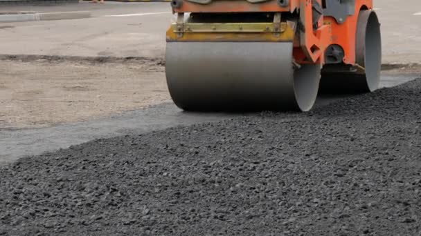 Machine de rouleau d'asphalte fait une nouvelle route — Video