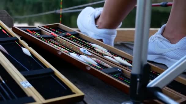 Flotteurs et palangres de pêche se rapprochent. HerXoa pêche japonaise — Video