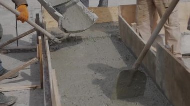 Formalitelere çimento dökülüyor