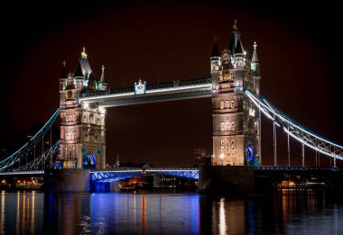 Londra Kule Köprüsü, gece
