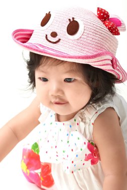 Renkli kıyafet bebek