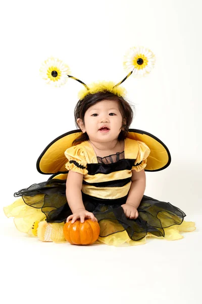 Bebê Bee pronto para o Halloween — Fotografia de Stock