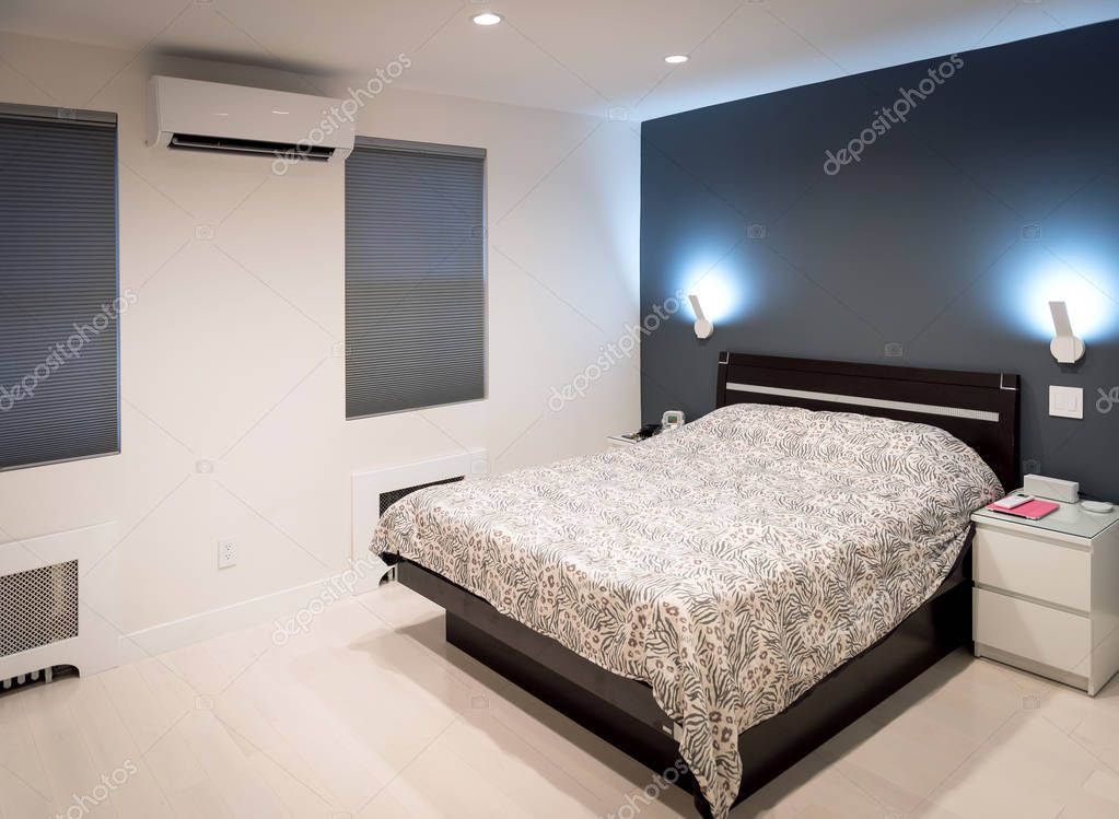 Moderne Schlafzimmer weißen Boden Akzent Wand in grau — Stockfoto