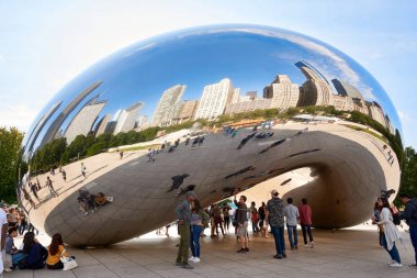 Millenium Park, Chicago Cloud Gate heykel featuring. Olarak da bilinen fasulye.