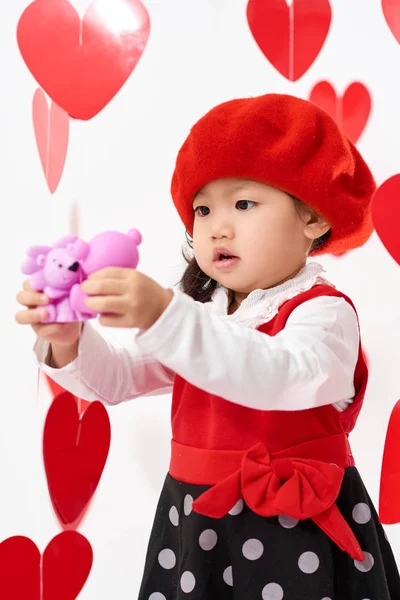 Asiática bebé niña feliz día de San Valentín — Foto de Stock