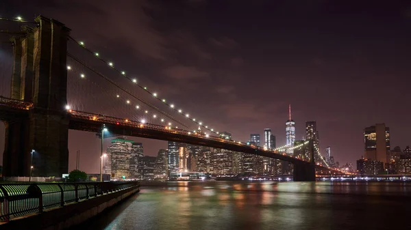 Puente Brooklyn Conecta Los Distritos Manhattan Brooklyn Atravesando East River — Foto de Stock