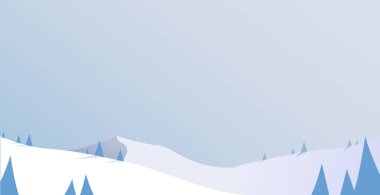 Kış dağ manzarası ile çam ağaçları ve karlı tepeleri - gün li