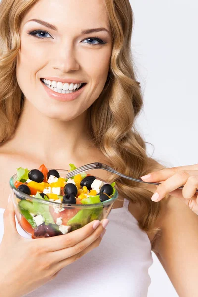 Kadın üzerinde gri vejetaryen salatası ile — Stok fotoğraf