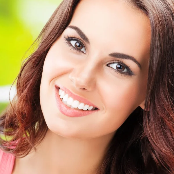 Young happy smiling woman — Stock Photo, Image