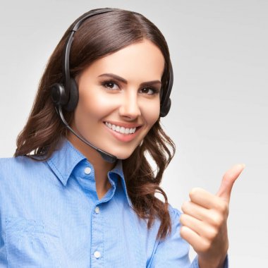 Destek telefonu operatörü ile jest, gri yukarı