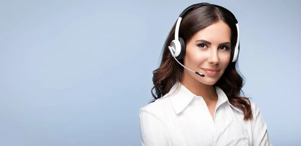 Portrait of smiling customer support female phone worker, agains — Stock Photo, Image