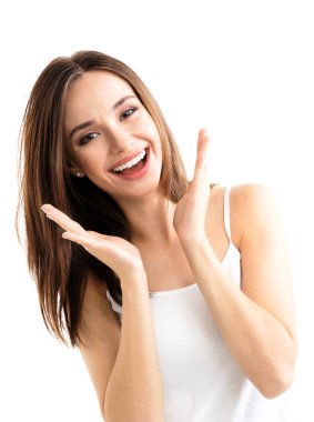 genç kadın gösteren gülümsemek