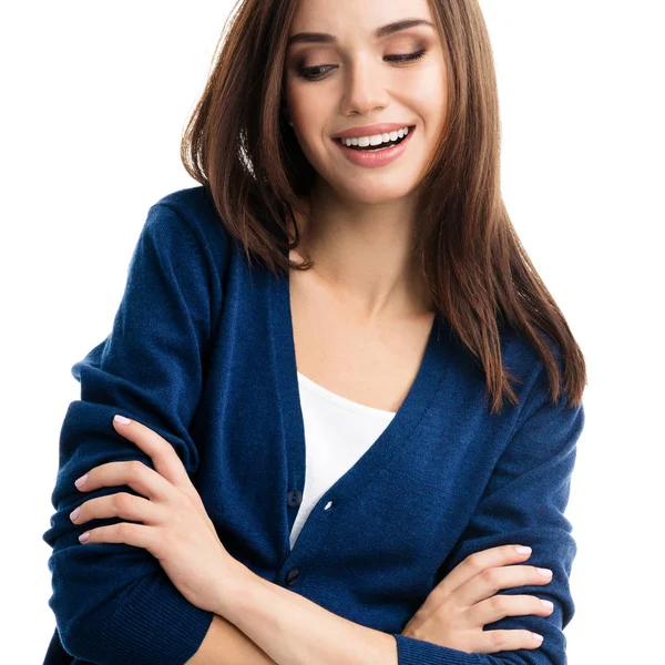 Усміхнена молода жінка з схрещеними руками, ізольована — стокове фото
