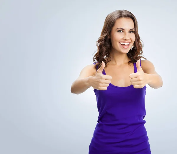 Mujer mostrando pulgares hacia arriba gesto —  Fotos de Stock