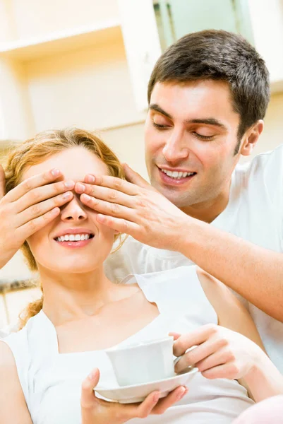 Jovem Casal Amoroso Feliz Divertindo Casa Amor Relações Tiro Conceito — Fotografia de Stock