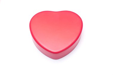 izole kırmızı kalp şekli kutu