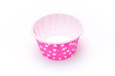 Pembe polka dot kağıt bardak izole