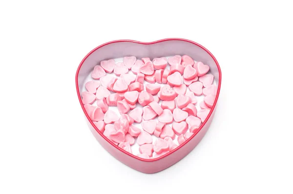Rosa Herzbonbons in Herzform Box für Valentinstag isolieren — Stockfoto