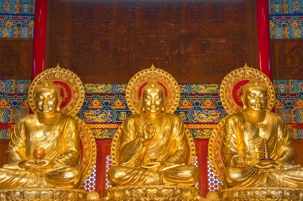 Buddha statue at Chinese temple — Stock Photo, Image