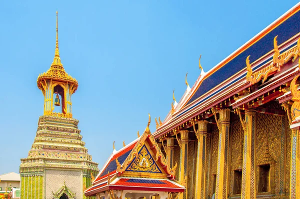 El campanario en Wat Phra Kaew, Palacio Real, Bangkok, Th —  Fotos de Stock
