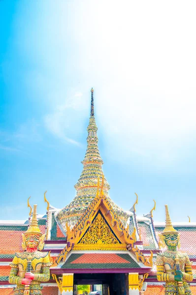 De reus Demon Guardian in Wat Phra Kaew, de Grand Palace, Bangkok — Stockfoto