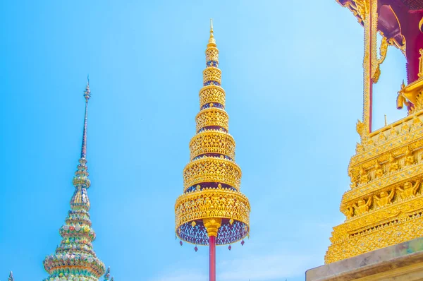 La Corona de Oro y el Trono en Wat Phra Kaew, Grand Palace, Bang —  Fotos de Stock