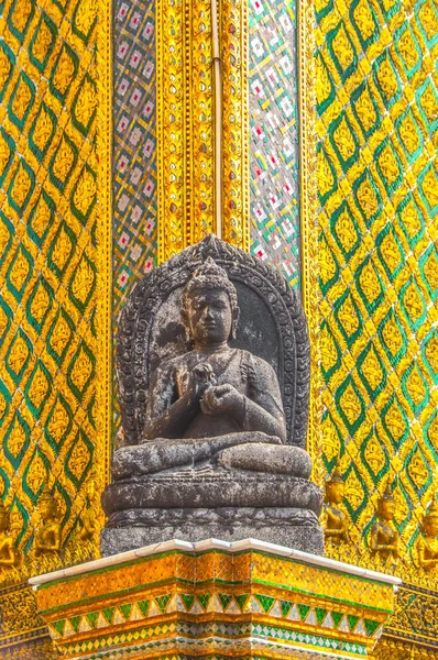 Socha Buddhy kámen na Wat Phra Kaew, Royal Grand Palace, Ba — Stock fotografie